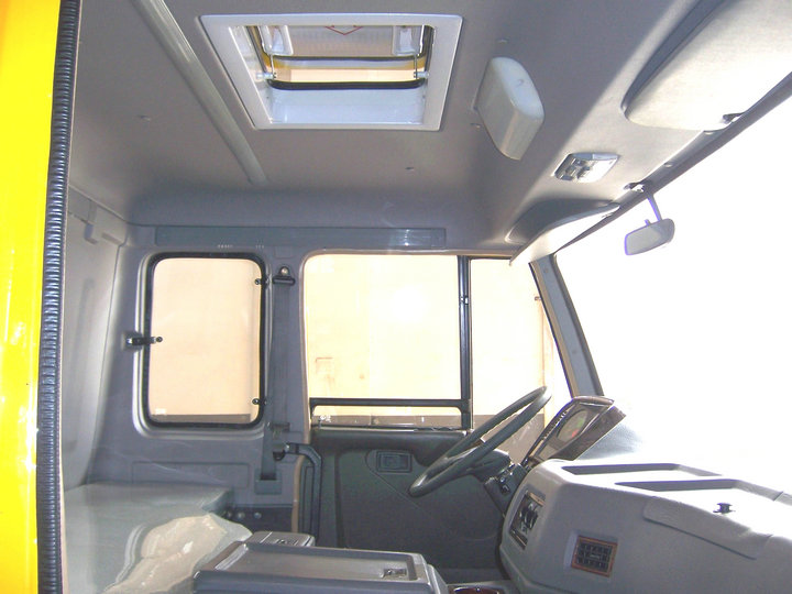 TD8150卡車模壓內(nèi)飾